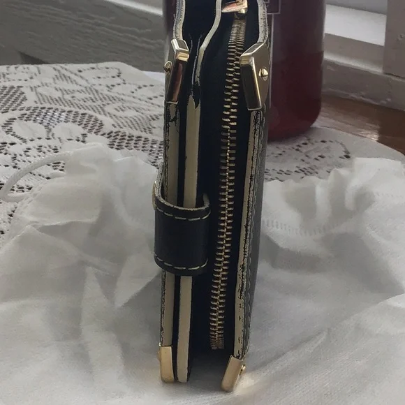 Louis Vuitton black leather bi-fold - Picture 5 of 10